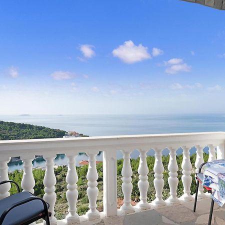 1 Bedroom Stunning Apartment In Примоштен Экстерьер фото
